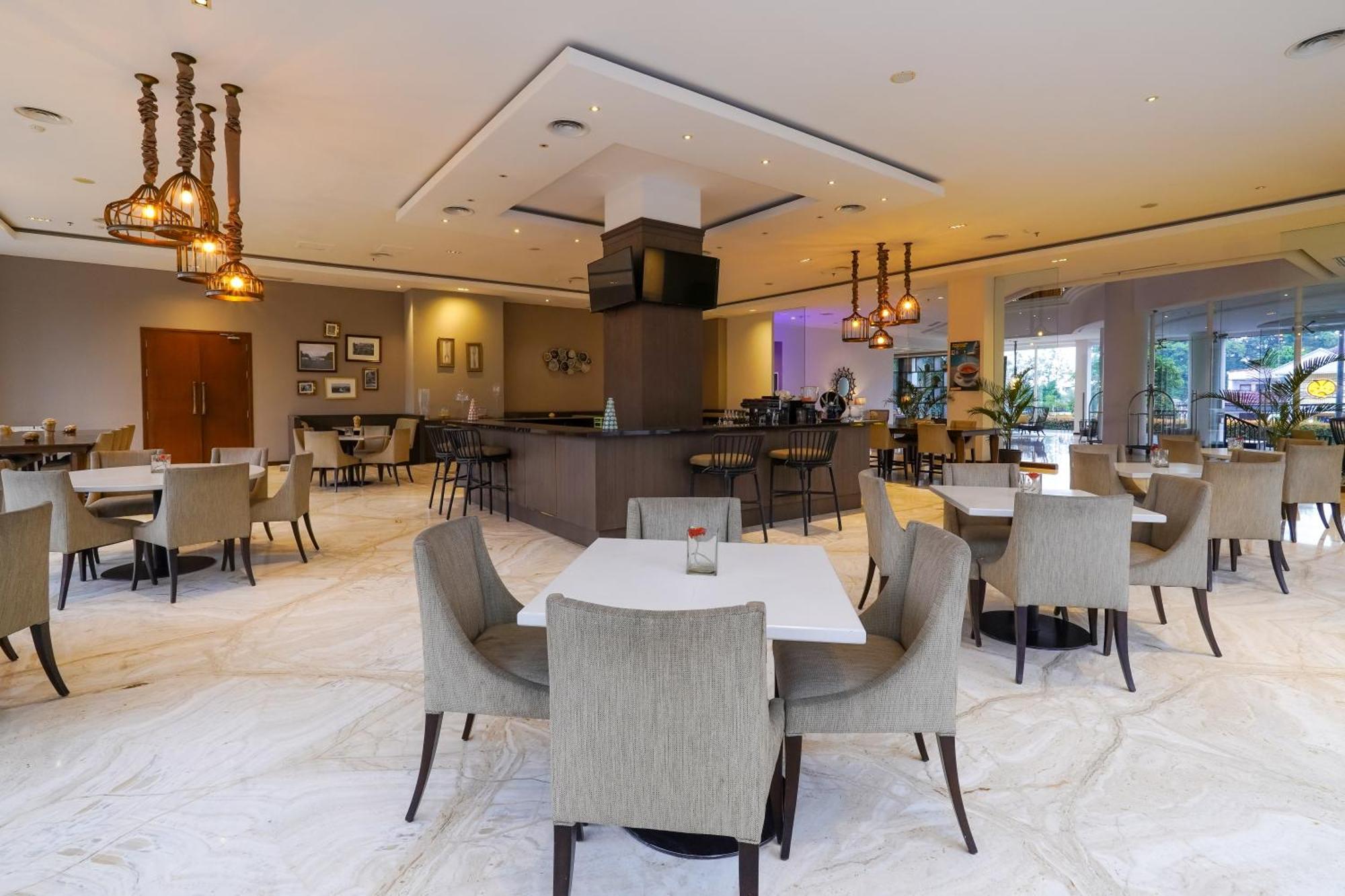Royal Padjadjaran Hotel Богор Экстерьер фото