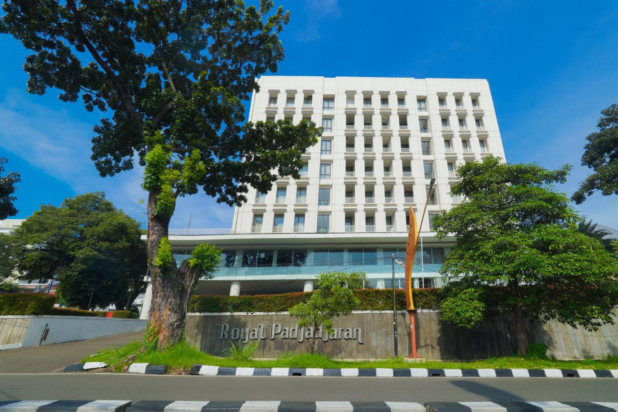 Royal Padjadjaran Hotel Богор Экстерьер фото