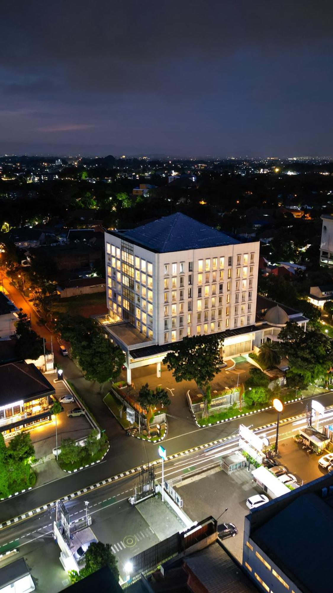 Royal Padjadjaran Hotel Богор Экстерьер фото
