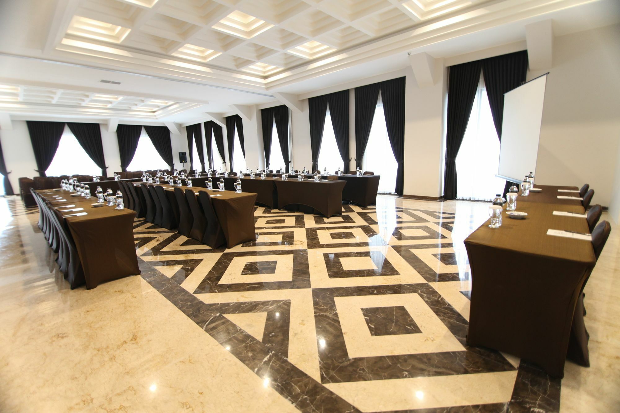 Royal Padjadjaran Hotel Богор Экстерьер фото